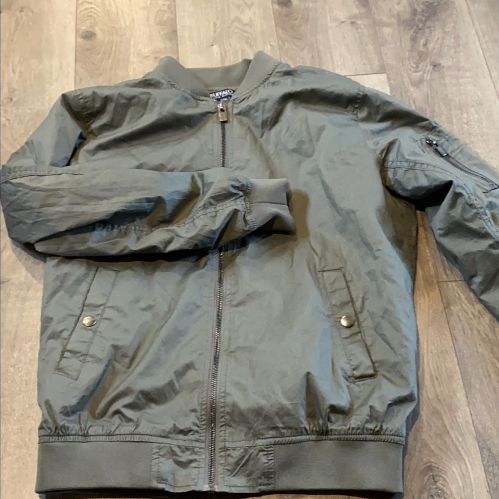 💚 Army green zip up jacket